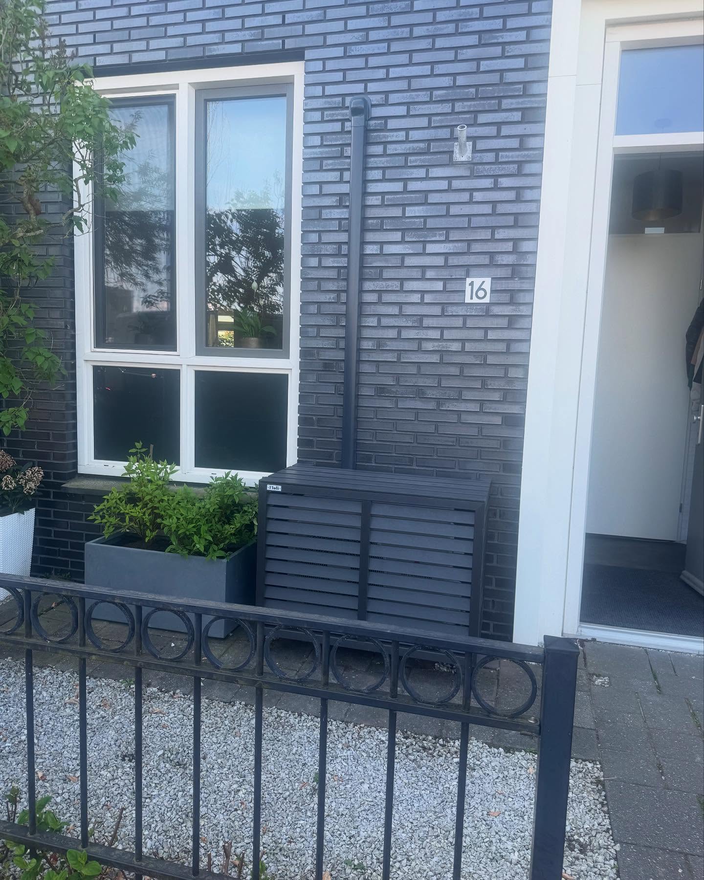 Monteur controleert airco